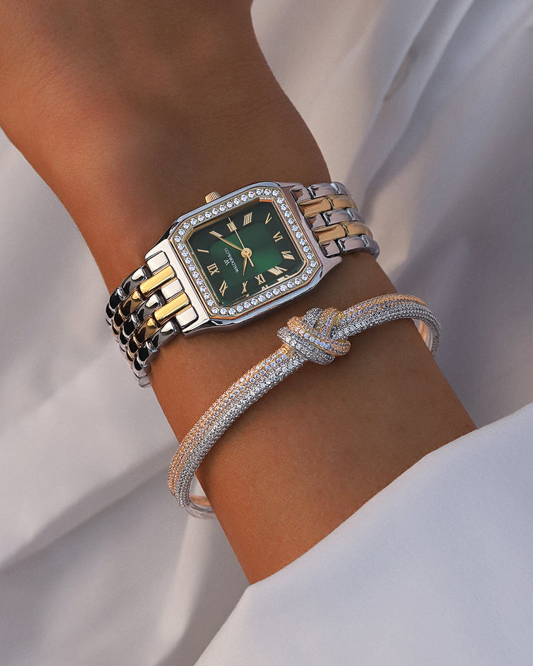 A square womens watch in Rhodium-plated 316L stainless steel from Waldor & Co. with emerald green dial. Bezel with premium crystals. Diamond Cut Sapphire Crystal glass dial. Seiko movement. The model is Eternal 22 Bellagio Pavè.