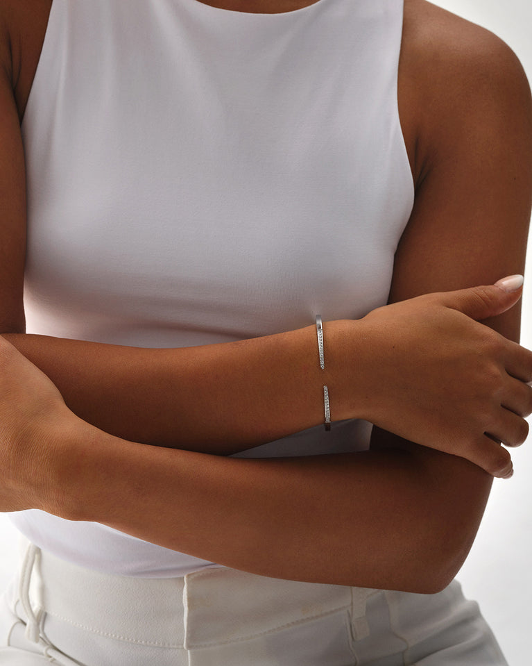 A Bangle in polished silver 316L stainless steel from Waldor & Co. One size. The model is Acme Bangle Polished.