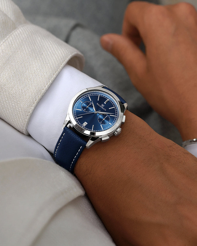 A round mens watch in rhodium-plated silver from Waldor & Co. with blue sunray dial and a second hand. Seiko movement. The model is Chrono 44 Sardinia 44mm.