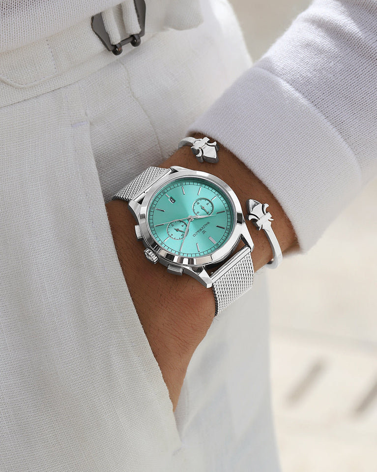 A round mens watch in rhodium-plated silver from Waldor & Co. with turquoise sunray dial and a second hand. Seiko movement. The model is Chrono 44 Sardinia 44mm.