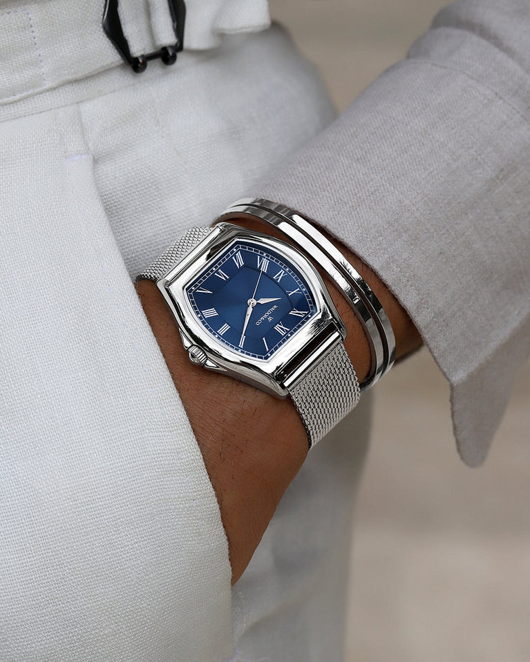 A tonneau mens watch in rhodium-plated silver from Waldor & Co. with blue sunray dial and a second hand. Ronda movement. The model is Constant 40 Lecco.