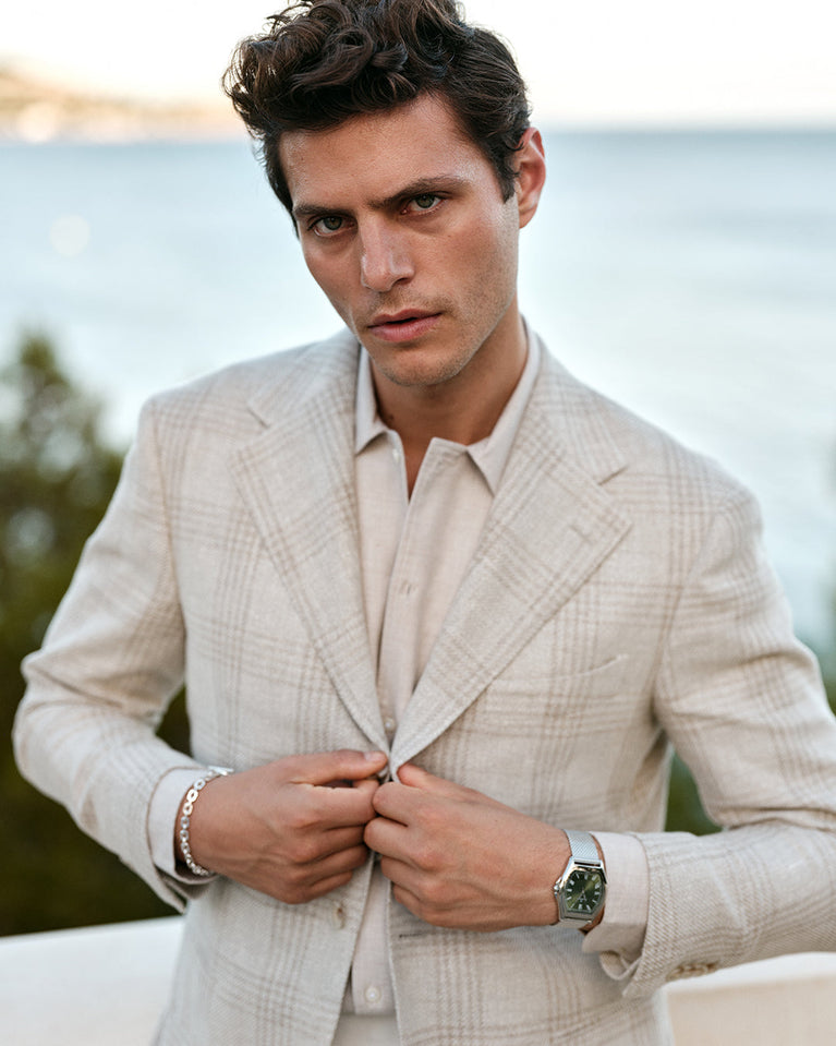 A tonneau mens watch in rhodium-plated silver from Waldor & Co. with green sunray dial and a second hand. Ronda movement. The model is Constant 40 Lecco.