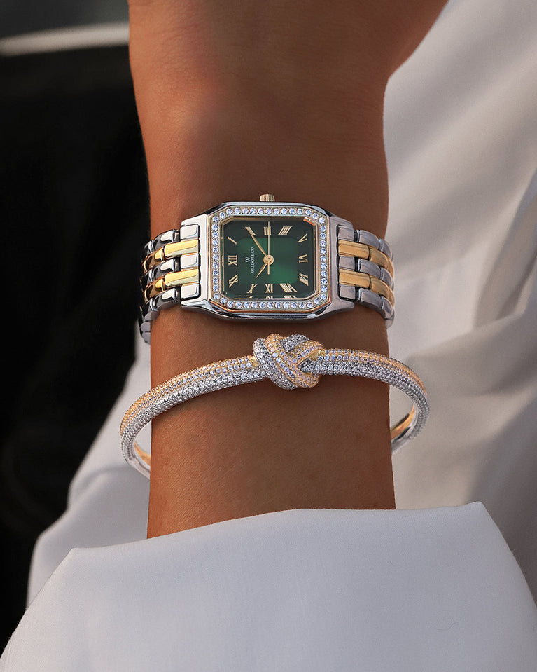 A square womens watch in Rhodium-plated 316L stainless steel from Waldor & Co. with emerald green dial. Bezel with premium crystals. Diamond Cut Sapphire Crystal glass dial. Seiko movement. The model is Eternal 22 Bellagio Pavè.