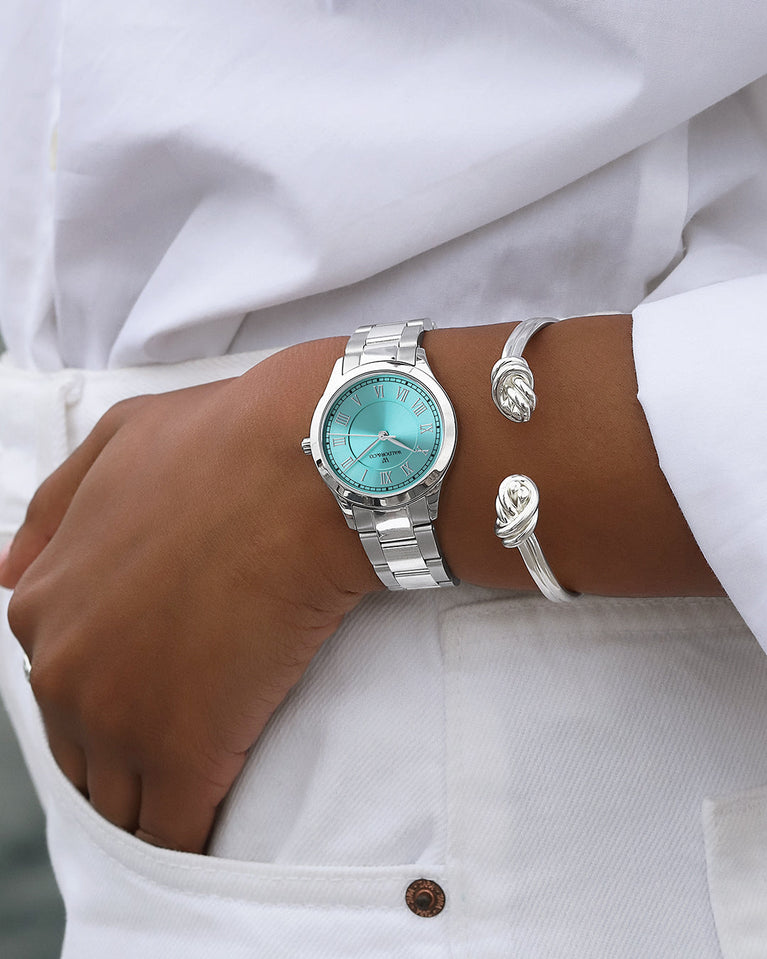 A round womens watch in silver from Waldor & Co. with turquoise sunray dial and a second hand. Seiko movement. The model is Imperial 32 Nocelle 32mm.