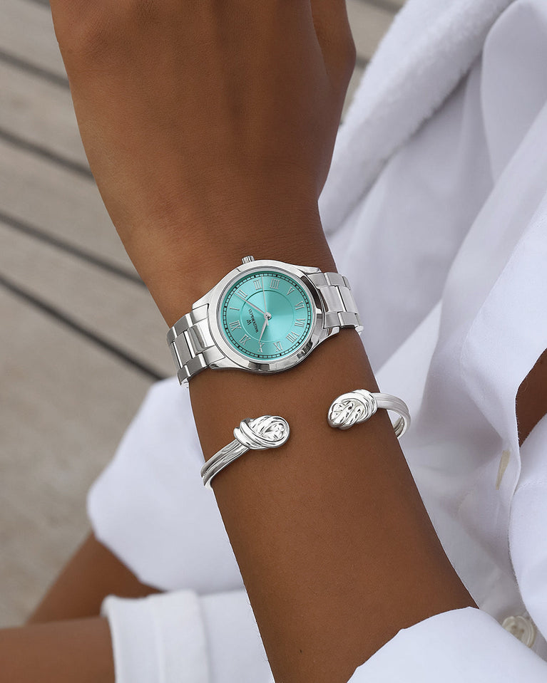 A round womens watch in silver from Waldor & Co. with turquoise sunray dial and a second hand. Seiko movement. The model is Imperial 32 Nocelle 32mm.
