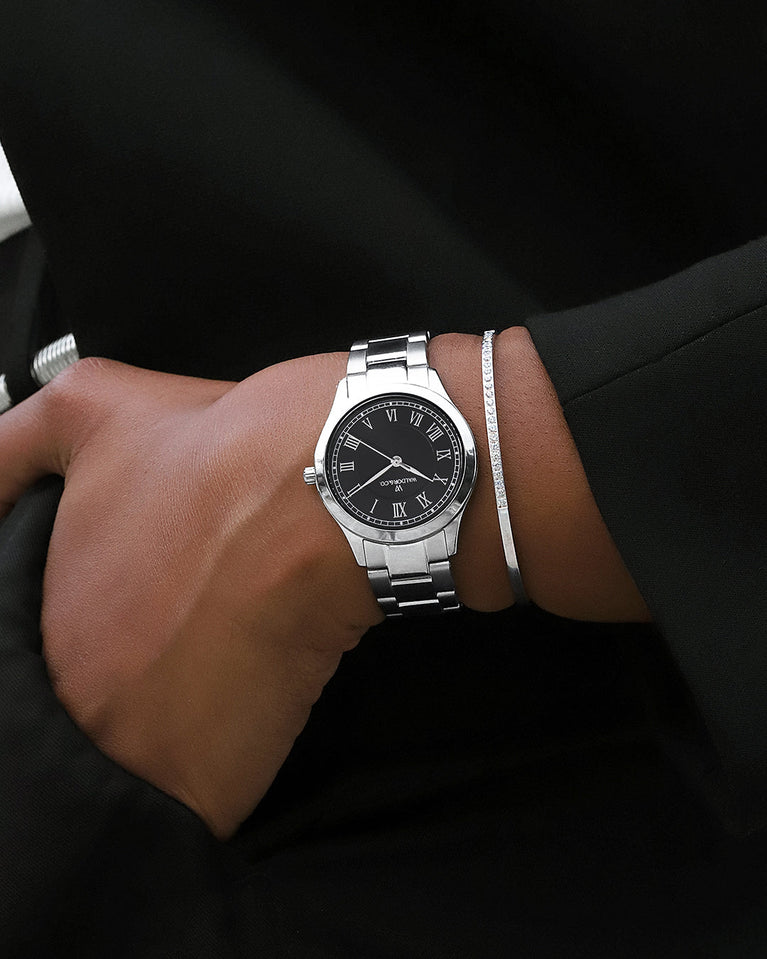 A round womens watch in silver from Waldor & Co. with black sunray dial and a second hand. Seiko movement. The model is Imperial 32 Nocelle 32mm.