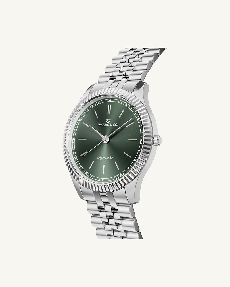A round womens watch in silver from Waldor & Co. with green sunray dial and a second hand. Seiko movement. The model is Imperial 32 Positano 32mm.