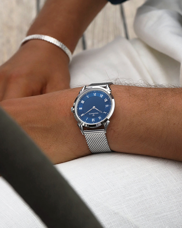 A round watch in silver from Waldor & Co. with blue sunray patterned dial. Ronda movement. The model is Original 40 Côte d'Azur 40mm.