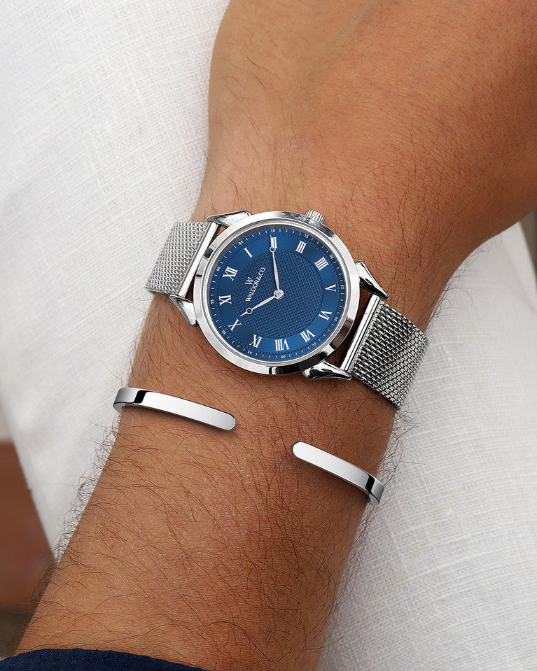 A round watch in silver from Waldor & Co. with blue sunray patterned dial. Ronda movement. The model is Original 40 Côte d'Azur 40mm.