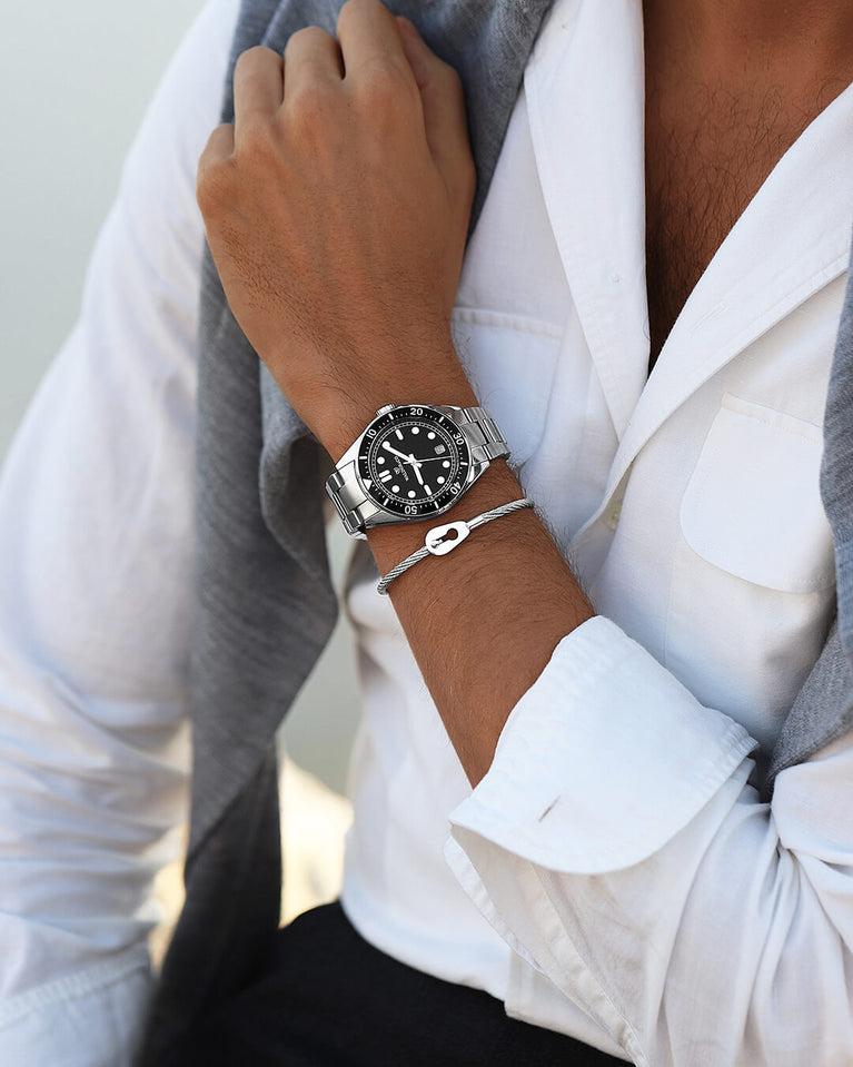 luminous hands. Ronda 715. The model is Novel 40 Cap d’Ail 40mm.