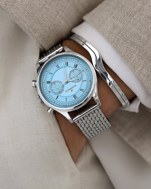  A polished stainless steel bangle in silver from Waldor & Co. One size. The model is Azur Bangle Polished.