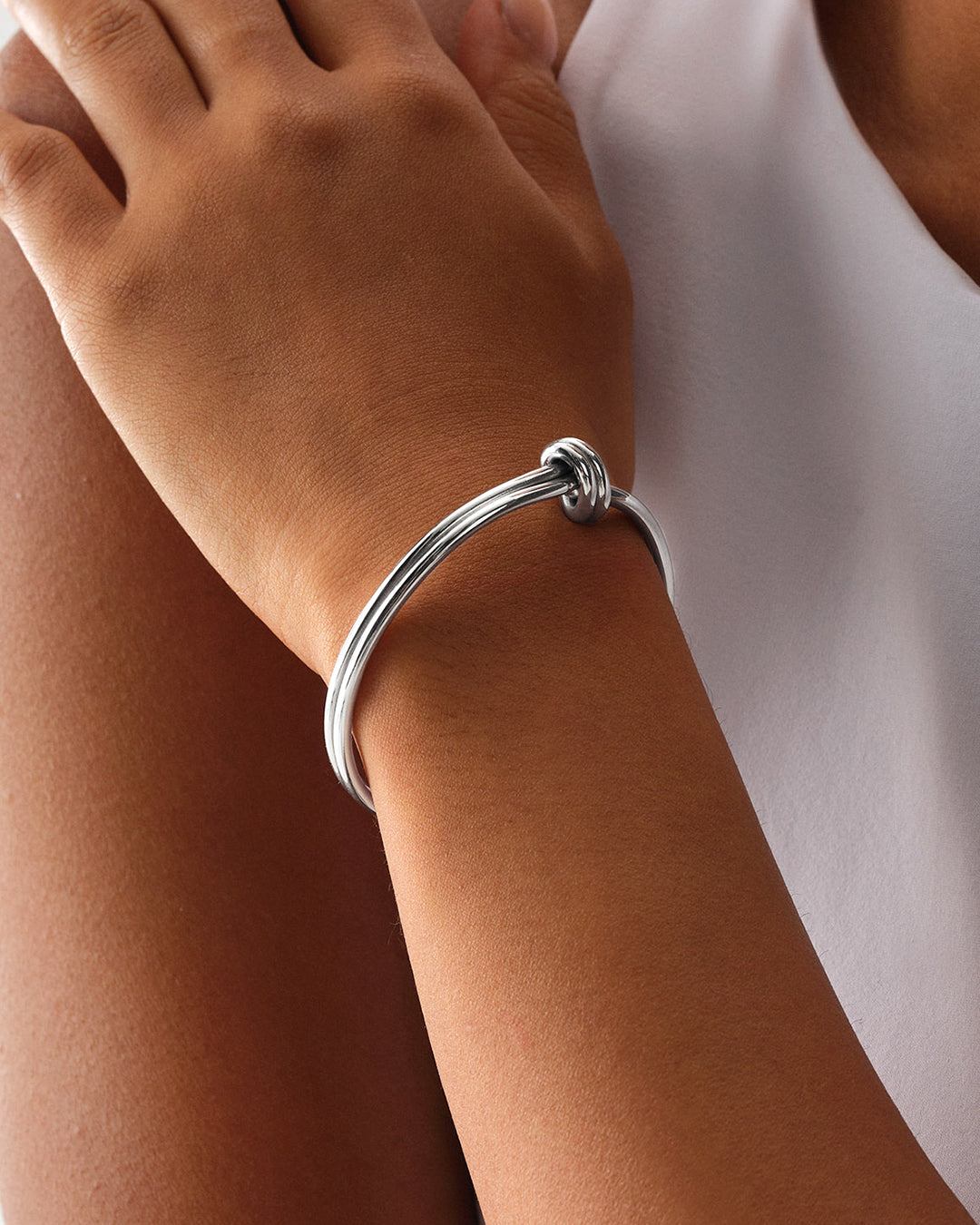 Dual Knot Bangle Polished | Waldor & Co. Bracelets – WALDOR & CO.