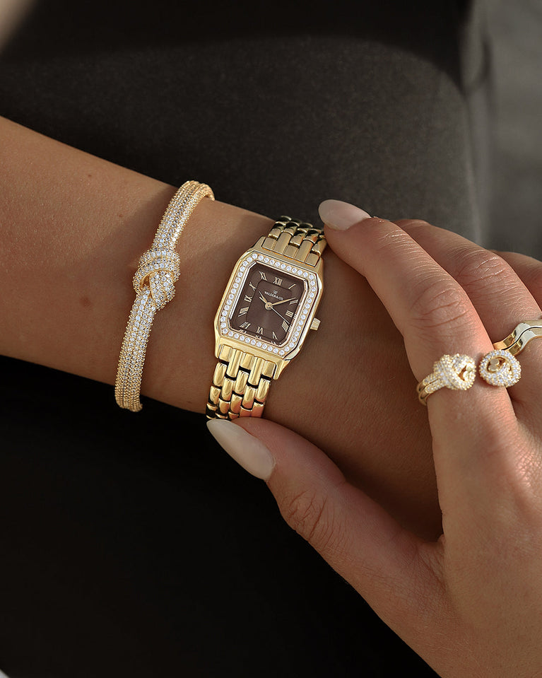  A square womens watch in Rhodium-plated 316L stainless steel from Waldor & Co. with a deep brown dial. Bezel with premium crystals. Diamond Cut Sapphire Crystal glass dial. Seiko movement. The model is Eternal 22 Bellagio Pavè.