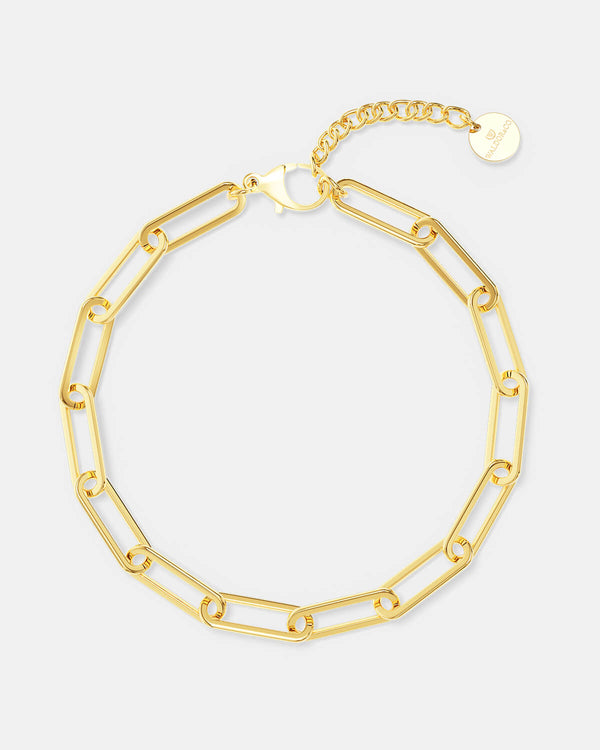 A polished stainless steel chain in 14k gold from Waldor & Co. One size. The model is Mirihi Chain Polished